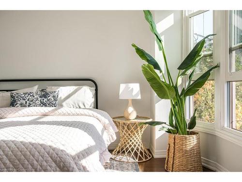 262 Jackson Street W, Hamilton, ON - Indoor Photo Showing Bedroom