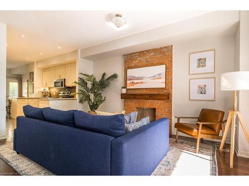 262 Jackson Street W, Hamilton, ON - Indoor Photo Showing Living Room