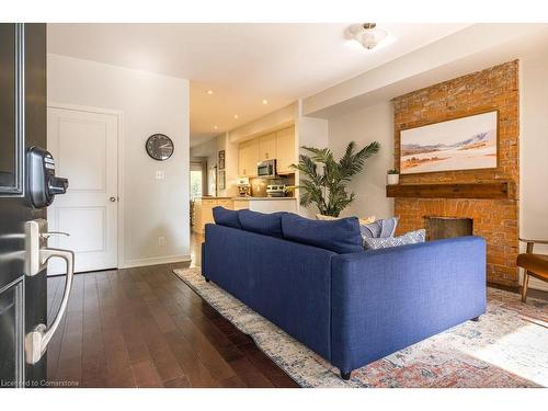 262 Jackson Street W, Hamilton, ON - Indoor Photo Showing Living Room