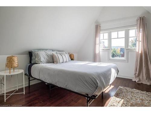 262 Jackson Street W, Hamilton, ON - Indoor Photo Showing Bedroom