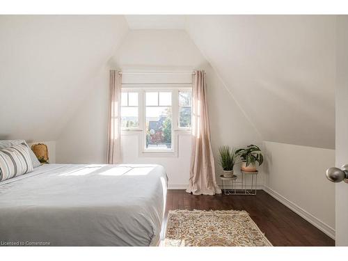 262 Jackson Street W, Hamilton, ON - Indoor Photo Showing Bedroom