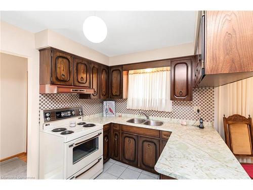 25 Glendee Court, Hamilton, ON - Indoor Photo Showing Kitchen With Double Sink