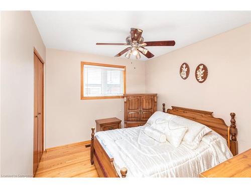 25 Glendee Court, Hamilton, ON - Indoor Photo Showing Bedroom