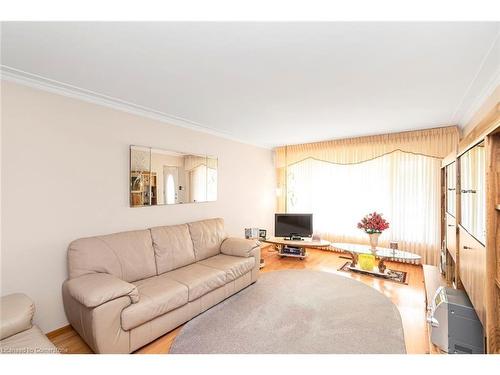 25 Glendee Court, Hamilton, ON - Indoor Photo Showing Living Room