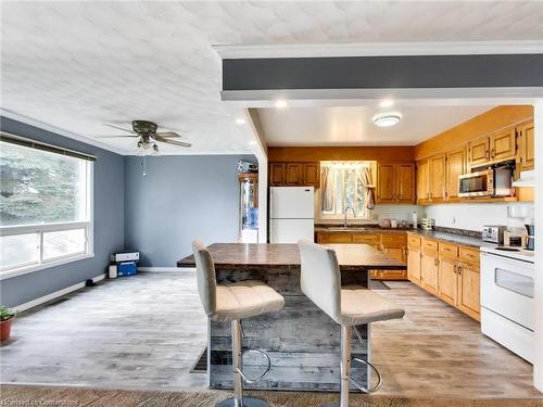 15 Gissing Street, Princeton, ON - Indoor Photo Showing Kitchen