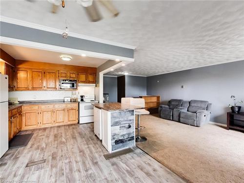 15 Gissing Street, Princeton, ON - Indoor Photo Showing Kitchen