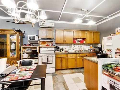 15 Gissing Street, Princeton, ON - Indoor Photo Showing Kitchen With Double Sink