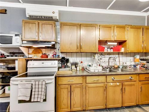 15 Gissing Street, Princeton, ON - Indoor Photo Showing Kitchen With Double Sink