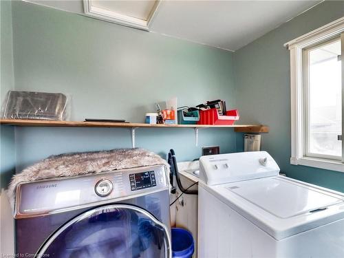 15 Gissing Street, Princeton, ON - Indoor Photo Showing Laundry Room