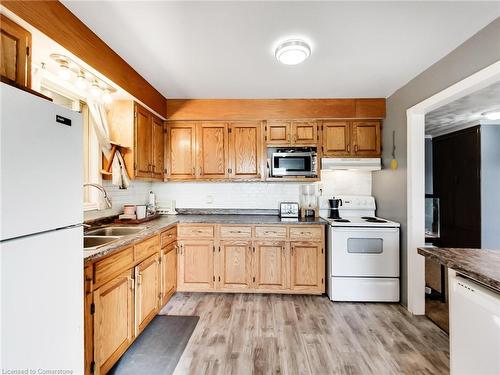 15 Gissing Street, Princeton, ON - Indoor Photo Showing Kitchen With Double Sink