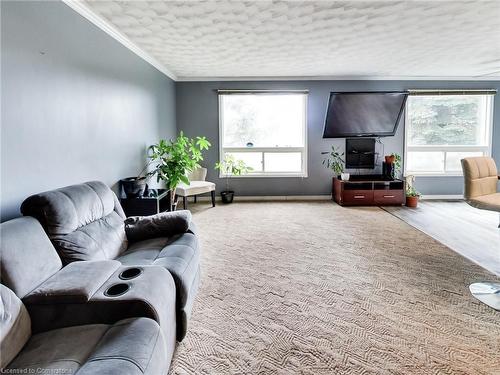 15 Gissing Street, Princeton, ON - Indoor Photo Showing Living Room