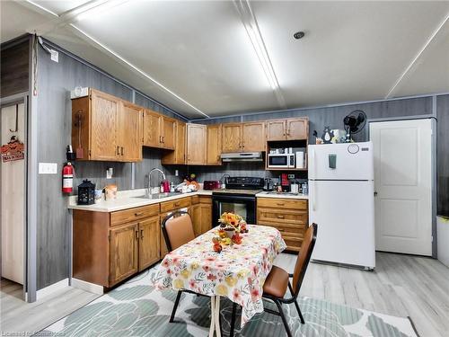 15 Gissing Street, Princeton, ON - Indoor Photo Showing Kitchen