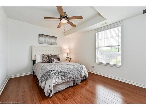 401-1830 Walker'S Line, Burlington, ON - Indoor Photo Showing Bedroom