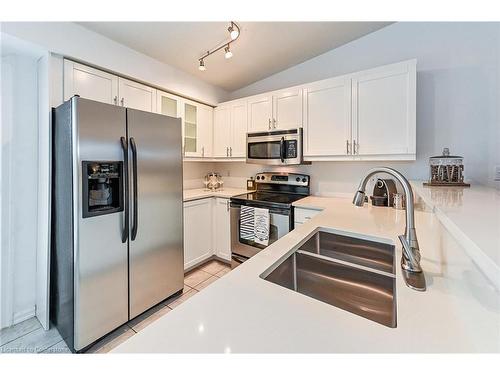 401-1830 Walker'S Line, Burlington, ON - Indoor Photo Showing Kitchen With Upgraded Kitchen