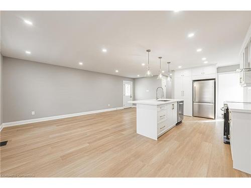 146 Gordon Drummond Avenue, Stoney Creek, ON - Indoor Photo Showing Kitchen With Upgraded Kitchen