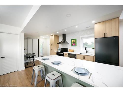 2 (Upper)-198 Dundurn Street S, Hamilton, ON - Indoor Photo Showing Kitchen