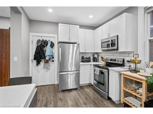 191 Wentworth Street S, Hamilton, ON - Indoor Photo Showing Kitchen