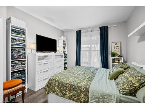 191 Wentworth Street S, Hamilton, ON - Indoor Photo Showing Bedroom