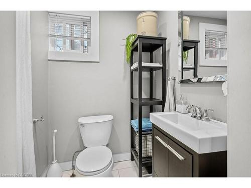 191 Wentworth Street S, Hamilton, ON - Indoor Photo Showing Bathroom