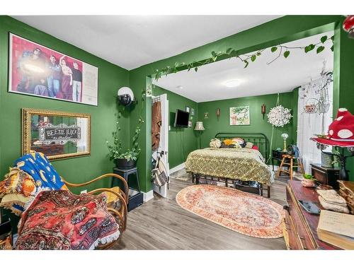 191 Wentworth Street S, Hamilton, ON - Indoor Photo Showing Bedroom