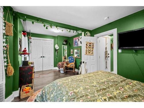 191 Wentworth Street S, Hamilton, ON - Indoor Photo Showing Bedroom