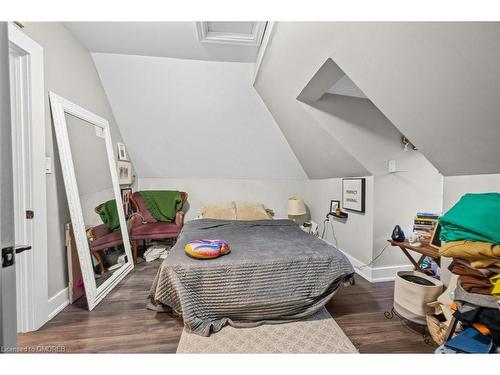 191 Wentworth Street S, Hamilton, ON - Indoor Photo Showing Bedroom