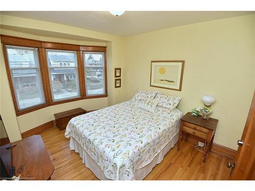 35 Gage Avenue S, Hamilton, ON - Indoor Photo Showing Bedroom