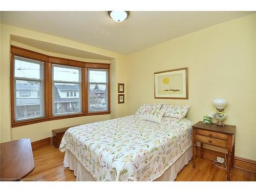 35 Gage Avenue S, Hamilton, ON - Indoor Photo Showing Bedroom