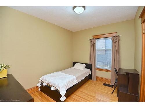 35 Gage Avenue S, Hamilton, ON - Indoor Photo Showing Bedroom