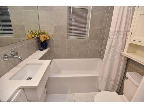 35 Gage Avenue S, Hamilton, ON - Indoor Photo Showing Bathroom