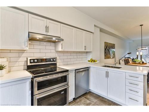 25 Myers Lane, Hamilton, ON - Indoor Photo Showing Kitchen