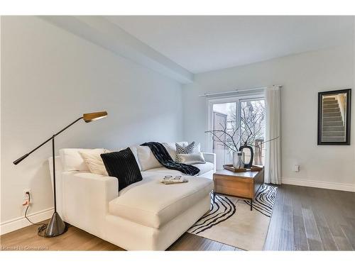 25 Myers Lane, Hamilton, ON - Indoor Photo Showing Living Room