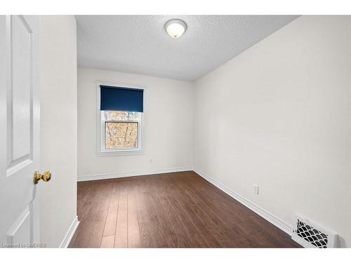 Upper-15 Melrose Avenue N, Hamilton, ON - Indoor Photo Showing Other Room