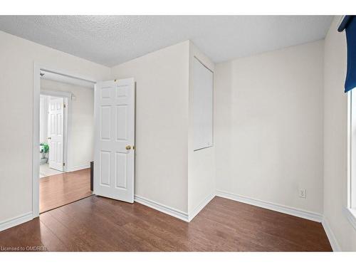 Upper-15 Melrose Avenue N, Hamilton, ON - Indoor Photo Showing Other Room