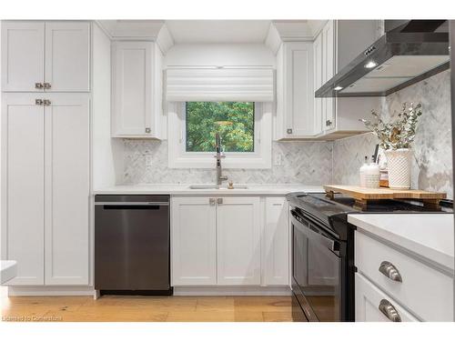 50 Hickery Place, Brantford, ON - Indoor Photo Showing Kitchen With Upgraded Kitchen