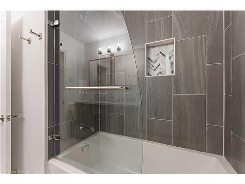 50 Hickery Place, Brantford, ON - Indoor Photo Showing Bathroom