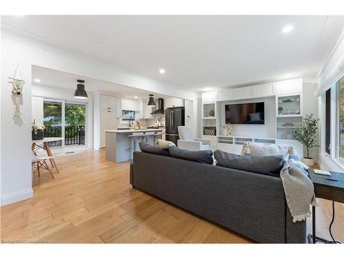 50 Hickery Place, Brantford, ON - Indoor Photo Showing Living Room