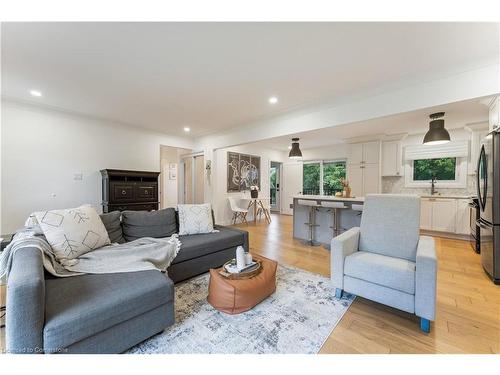 50 Hickery Place, Brantford, ON - Indoor Photo Showing Living Room