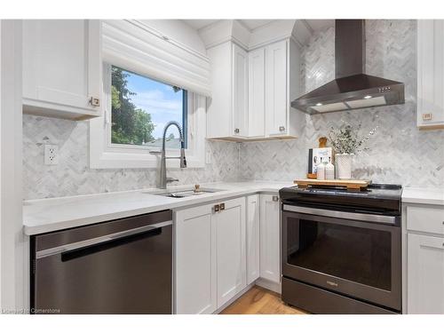 50 Hickery Place, Brantford, ON - Indoor Photo Showing Kitchen With Upgraded Kitchen