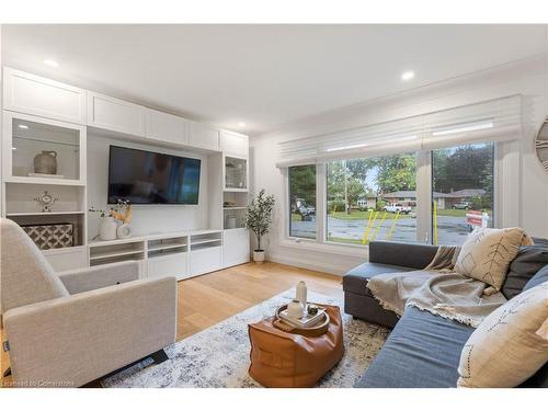 50 Hickery Place, Brantford, ON - Indoor Photo Showing Living Room