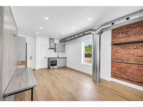 1 (Main)-198 Dundurn Street S, Hamilton, ON - Indoor Photo Showing Kitchen