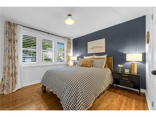 8 Desjardins Avenue, Dundas, ON - Indoor Photo Showing Bedroom