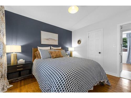 8 Desjardins Avenue, Dundas, ON - Indoor Photo Showing Bedroom