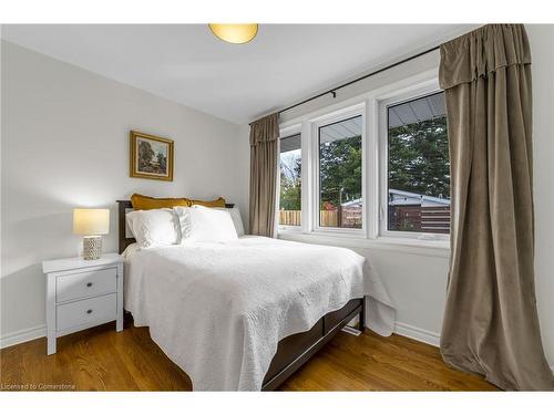 8 Desjardins Avenue, Dundas, ON - Indoor Photo Showing Bedroom