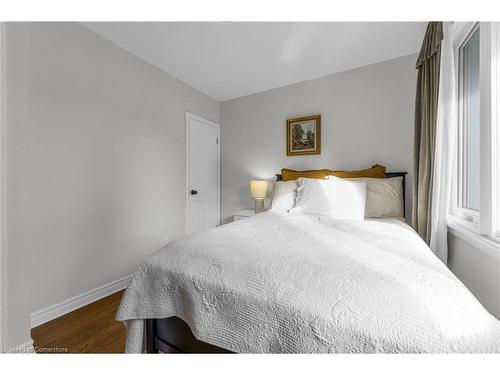 8 Desjardins Avenue, Dundas, ON - Indoor Photo Showing Bedroom