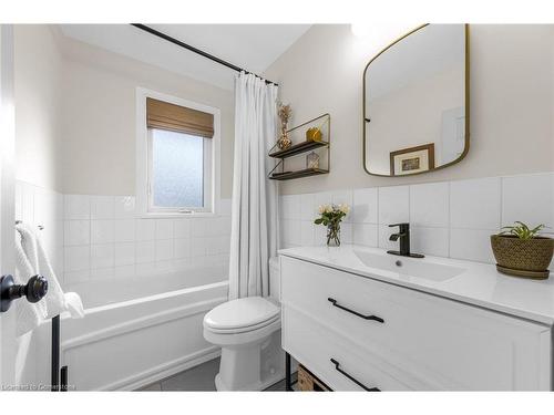 8 Desjardins Avenue, Dundas, ON - Indoor Photo Showing Bathroom