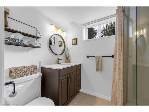 8 Desjardins Avenue, Dundas, ON - Indoor Photo Showing Bathroom