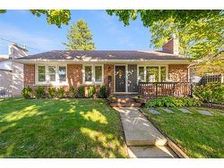 8 Desjardins Avenue  Dundas, ON L9H 4P9