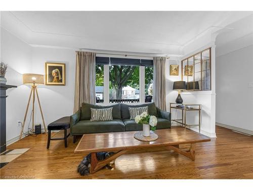 8 Desjardins Avenue, Dundas, ON - Indoor Photo Showing Living Room