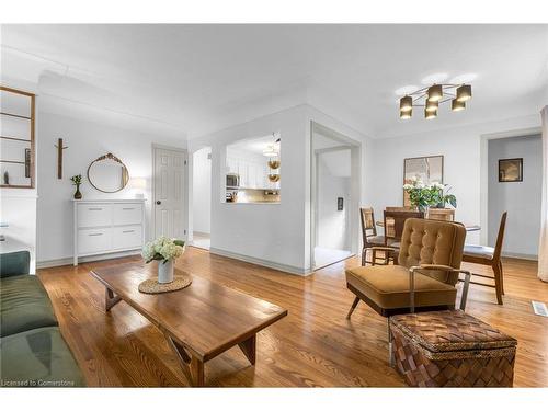 8 Desjardins Avenue, Dundas, ON - Indoor Photo Showing Living Room